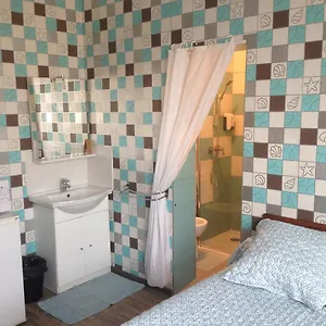 Les Violettes Hotel